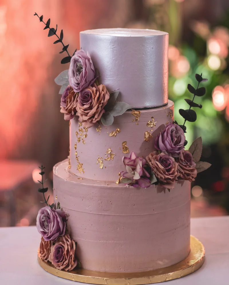 Elegant White & Gold Fondant
